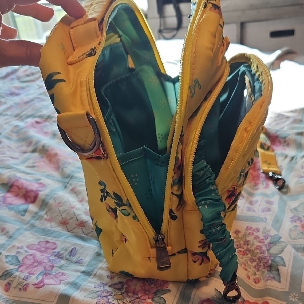 Lug Ranger Crossbody - Picture 6 of 7